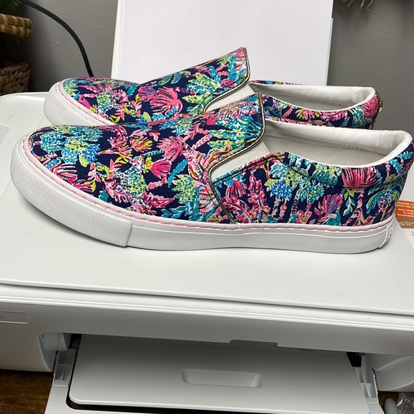Lily Pulitzer slip on sneakers great condition as seen in picture size 8 - Picture 2 of 4